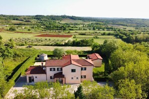 Exterior - 5BR Luxury Villa, 5 Ensuite Baths, Pool & Sauna & Hot Tub (višnjan)