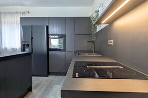 Private kitchen - Villa Stella - Gourmet Breakfast, Wellness & Pool (višnjan)