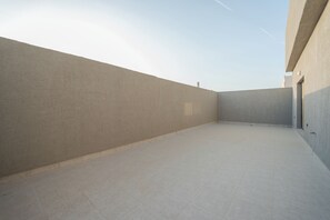 Property grounds - Spacious 3BR Apartment with 7 Beds, 2 Bathrooms, Private Terrace – Sleeps 8 (Jeddah)