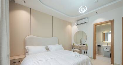 Spacious 3BR Apartment with 7 Beds, 2 Bathrooms, Private Terrace – Sleeps 8