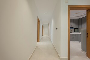 Interior - Spacious 3BR Apartment with 7 Beds, 2 Bathrooms, Private Terrace – Sleeps 8 (Jeddah)