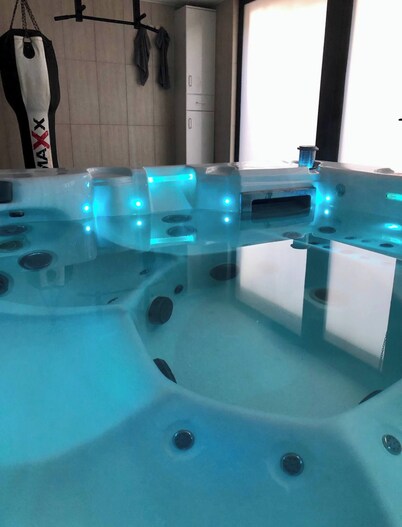 Room-pvt Bed En-suite Hydro Pool Optiona