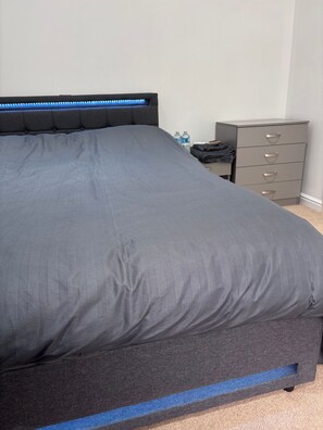Room, 1 Bedroom, Fireplace | 1 bedroom - Room-private Double Bed Bathroom Hydro P (Wigan)