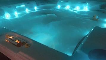 Room, 1 Bedroom, Fireplace | Indoor spa tub