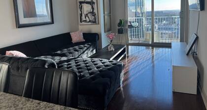Luxury Skyline Condo in Buckhead Floor-to-Ceiling Views. Walk to Dinning