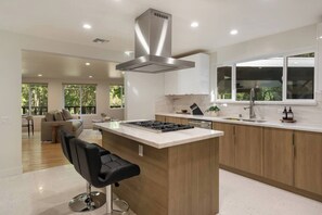 Fridge, microwave, oven, stovetop - Luxury Hollywood Hills Retreat w/ Pool Table (West Hollywood)