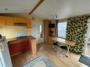 Private kitchen - Mobile Home for 4/6 People – 5 Minutes from the Beach, Châtelaillon-Plage (Châtelaillon-Plage)