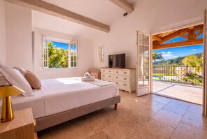 4 bedrooms, iron/ironing board, free WiFi - VILLA PETIT MAS WITH PRIVATE POOL (Le Plan-de-la-Tour)