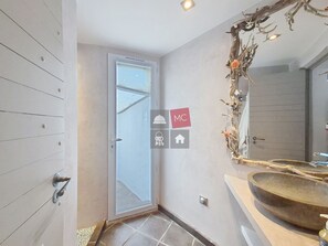 Shower, hair dryer - BEAUTIFUL MAZET WITH COMMUNITY POOL (Le Plan-de-la-Tour)