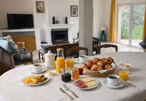 Dining - MAGNIFICENT VILLA LES CACTUS WITH PRIVATE POOL (Le Plan-de-la-Tour)