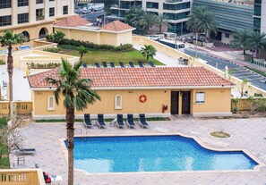 Pool - Free housekeeping visits during your stay - StayShort - Cozy & Modern 1BR in JBR Sleeps 4 (JBR)