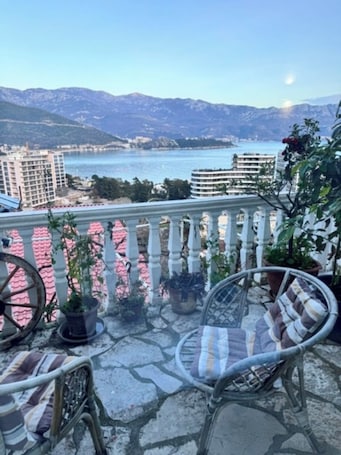 Terraza o patio. White Hills Apartments