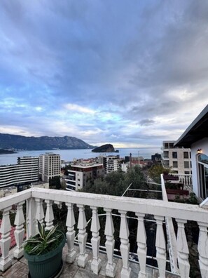 Property grounds - White Hills Apartments (Budva)
