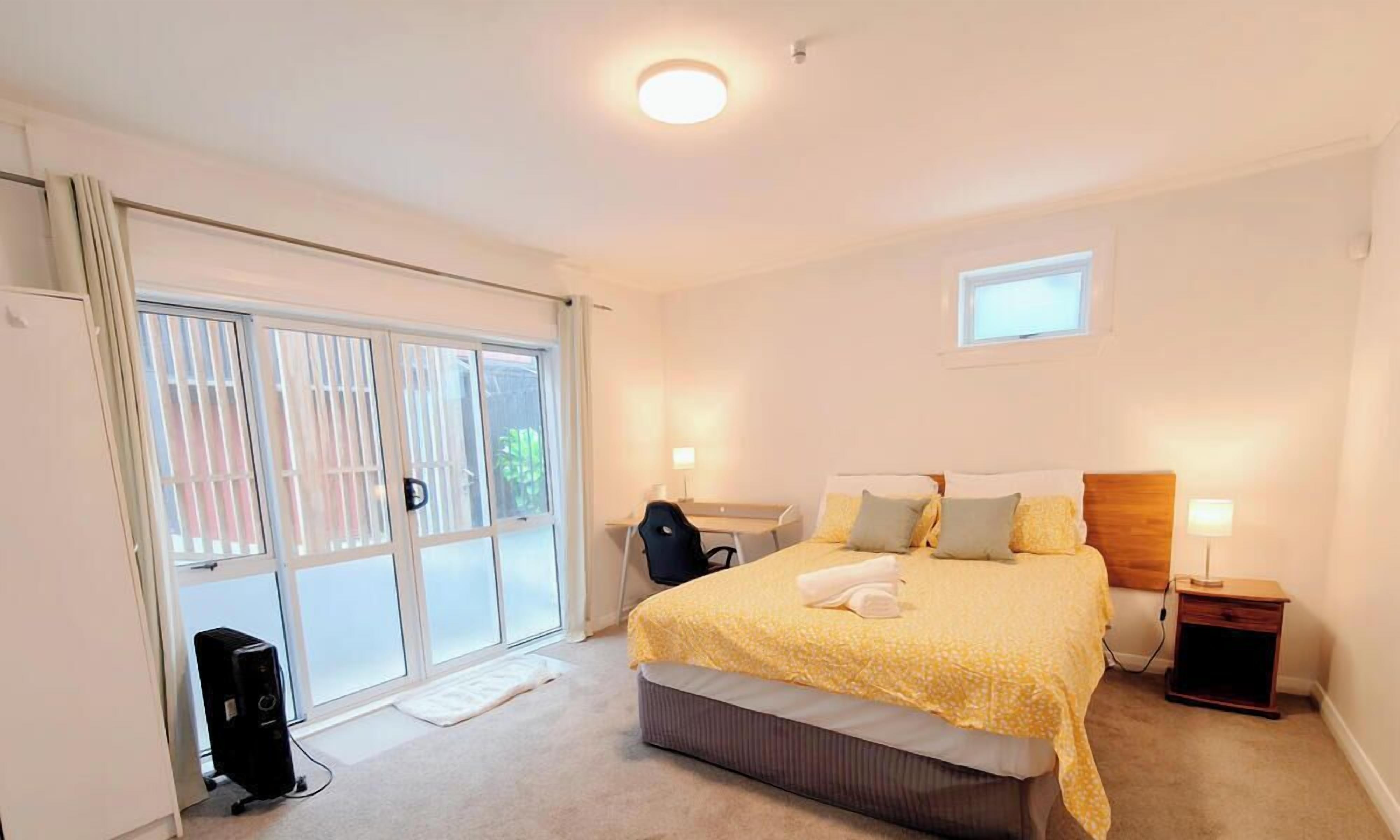 3 bedrooms, desk, free WiFi, bed sheets