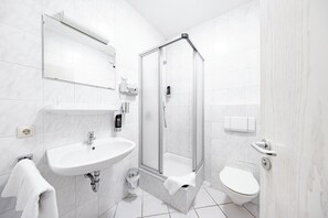 Bathroom - Hillerts Hotel (Rheda-Wiedenbrück)