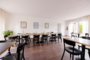 Petit déjeuner servi tous les jours en supplément