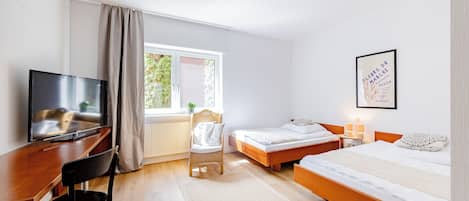 Double Room | Desk, laptop workspace, free WiFi
