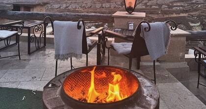 Romantic Cave Room with Jacuzzi, Terrace & Balloon View