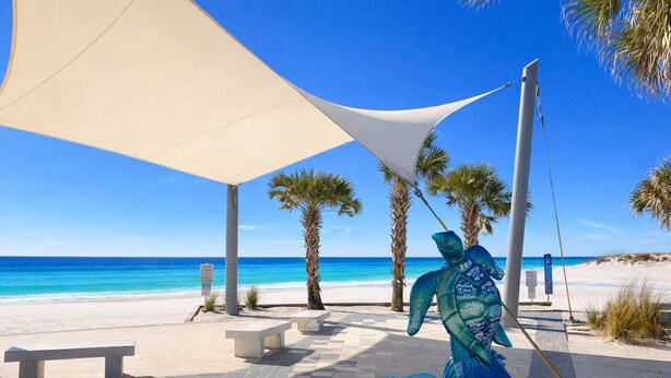 A beachside sculpture, palm trees, and a clear blue sky. - Travel Ball-Travel Nurses-OWA-9.7 miles To Beach (Foley)