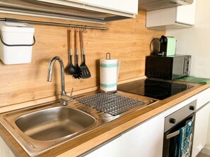 Fridge, microwave, oven, stovetop - Affittimoderni Castelsardo - North West Apt (Castelsardo)