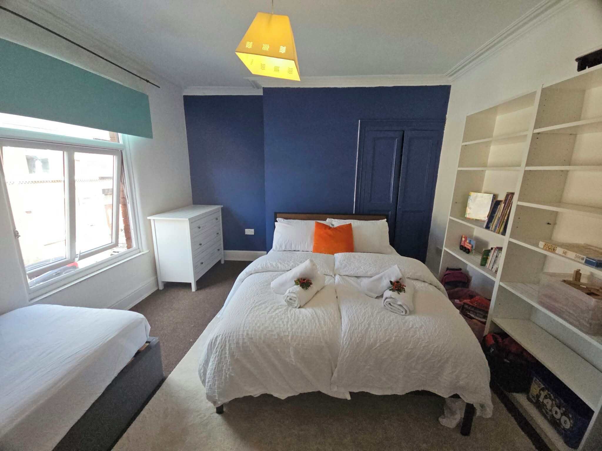 3 bedrooms, iron/ironing board, WiFi, bed sheets