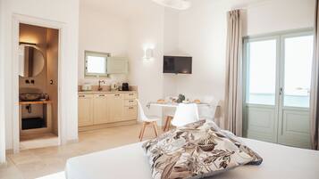 Suite junior, patio, vista parcial al mar