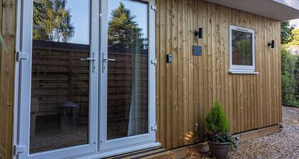 The Perk Inn, Cosy & Secluded Garden Lodge