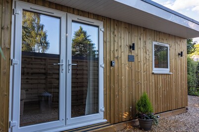 The Perk Inn, Cosy & Secluded Garden Lodge