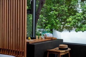 Chambre Confort Double ou avec lits jumeaux, vue colline | Spa