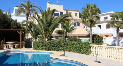 Charming finca with pool and large garden in an idyllic setting in Xaló