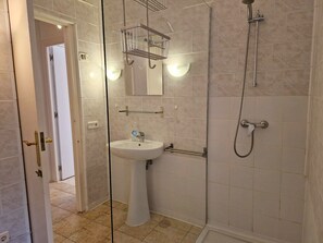 Shower, towels, toilet paper - Charming finca with pool and large garden in an idyllic setting in Xaló (Teulada)