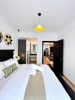 Room - Modern 1BR w/ pool, gym, dedicated workstation, restaurant and full backup power (Nairobi)