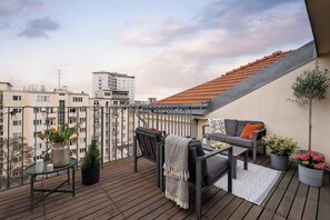 Appartement supérieur, vue sur la ville | Terrasse/patio