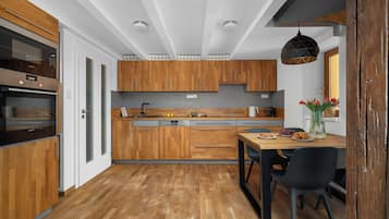 Superior Apartment, City View | Private kitchen