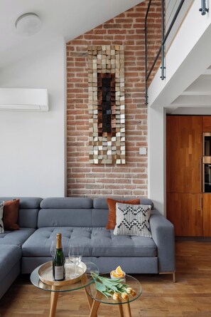 Superior-Apartment, Stadtblick | Wohnbereich