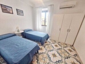 2 Schlafzimmer, Bügeleisen/Bügelbrett, Bettwäsche