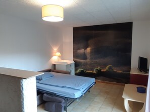 Room - Vacation apartment TERRE on a vacation farm in Provence (Pont-Saint-Esprit)