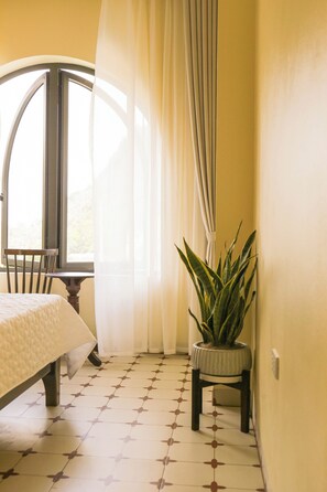 Deluxe Room, Mountain View | Desk, laptop workspace, free WiFi - Tam Coc AppA House (Hoa Lu)