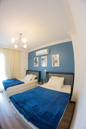 3 bedrooms, iron/ironing board, WiFi, bed sheets - Designer Suite by Aura: 3BR Luxury & Bespoke Art (Cairo)