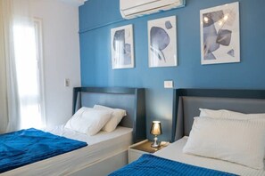 3 bedrooms, iron/ironing board, WiFi, bed sheets - Designer Suite by Aura: 3BR Luxury & Bespoke Art (Cairo)