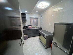 Family Apartment, Balcony, City View | Dapur peribadi