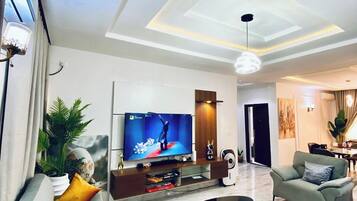 Family Apartment, Balcony, City View | Living area