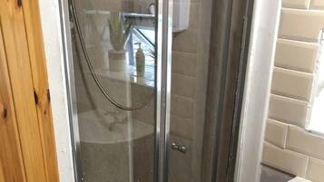 Apartment, 1 Bedroom, Smoking, Hot Tub | Bathroom