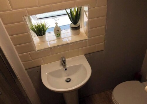 Charming 1-bedroom Apartment With Jacuzzi in Johnstown