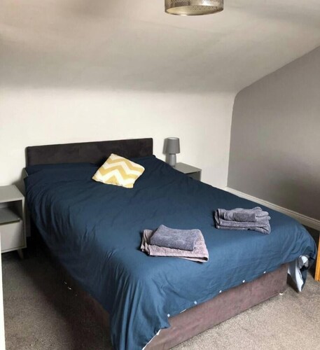 Charming 1-bedroom Apartment With Jacuzzi in Johnstown