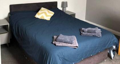 Charming 1-bedroom Apartment With Jacuzzi in Johnstown