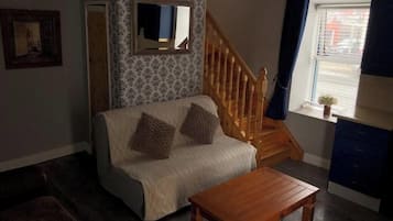 Apartment, 1 Bedroom, Smoking, Mountain View | Living room