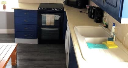 Charming 1-bedroom Apartment With Jacuzzi in Johnstown