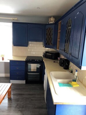 Apartment, 1 Bedroom, Smoking, Mountain View | Interior - Charming 1-bedroom Apartment With Jacuzzi in Johnstown (Johnstown)