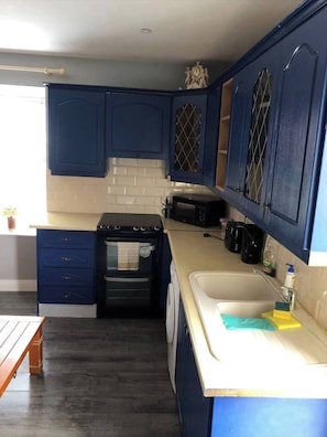 Apartment, 1 Bedroom, Smoking, Mountain View | Interior - Charming 1-bedroom Apartment With Jacuzzi in Johnstown (Johnstown)